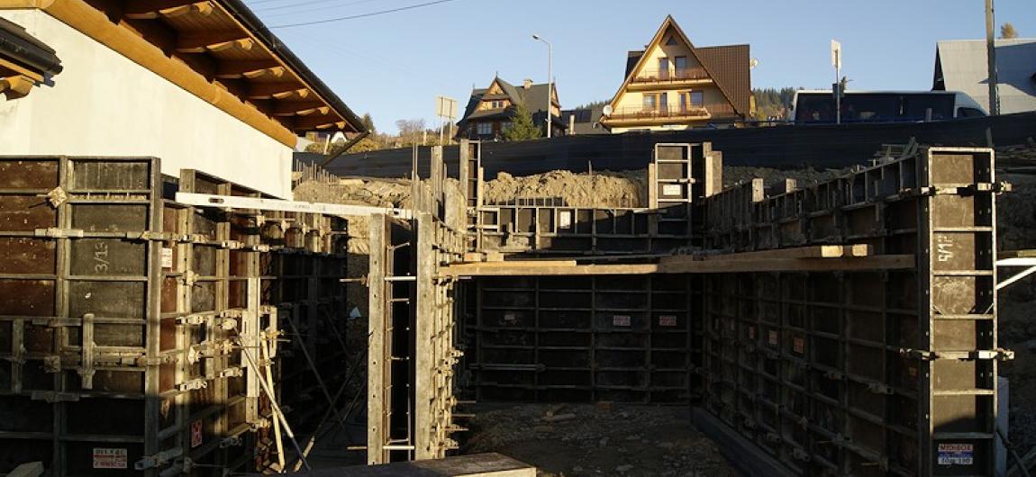 Construction of a commercial building - Karpielówka