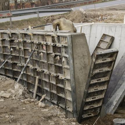 Construction of a retaining wall near Krościenko