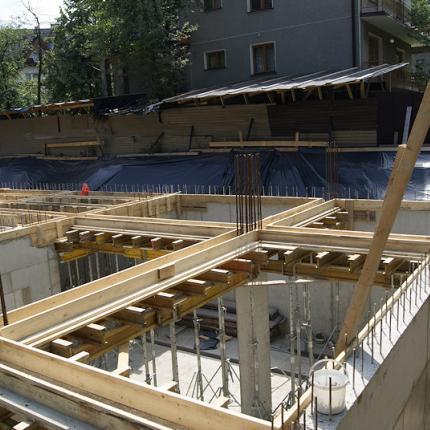 Construction of a hotel building at Zamoyskiego Street